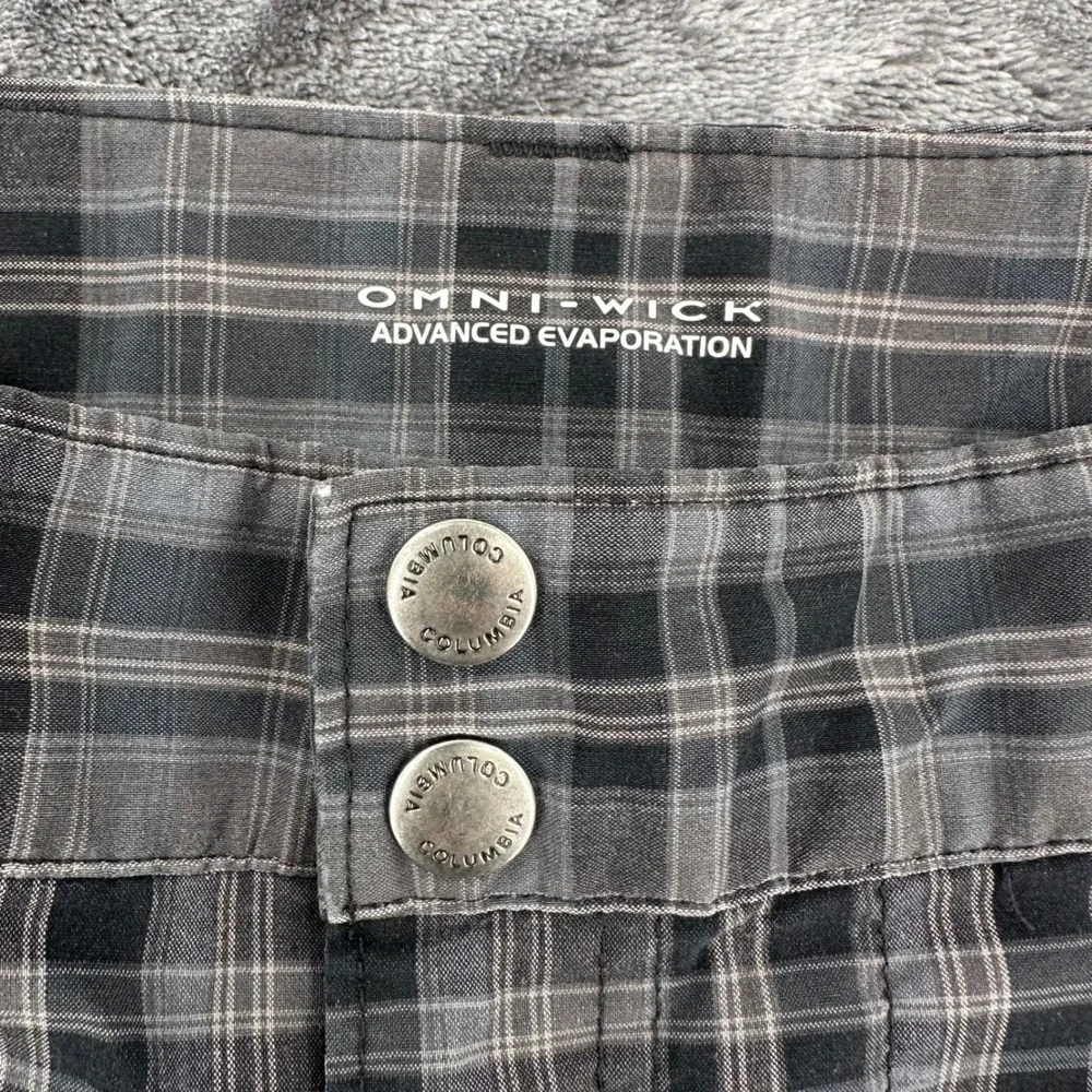 Columbia Omni-Wick Mens Plaid Shorts Gray Black Hiking Outdoor Size 30 Inseam 11